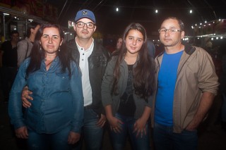 
<a style='margin-left: 5px;' class='btn btn-xs btn-social btn-facebook' href='https://www.facebook.com/sharer/sharer.php?u=https://www.galeramix.com.br/imagem/a82/800-800-90/conteudo/site_galerias/82/festa-do-caminhoneiro-tijucas-hugo-e-thiago-tijucas-70.jpg' rel='popup' data-width='500' data-height='400'><i class='fa fa-facebook'></i>Compartilhar <span class='hidden-xs'>no Facebook</span>
</a> 
<a class='btn btn-default btn-xs' target='_blank' href='imagem/a82/800-800-90/conteudo/site_galerias/82/festa-do-caminhoneiro-tijucas-hugo-e-thiago-tijucas-70.jpg'>
<span class='glyphicon glyphicon-cloud-download'></span> Salvar
</a>
