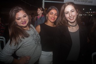 
<a style='margin-left: 5px;' class='btn btn-xs btn-social btn-facebook' href='https://www.facebook.com/sharer/sharer.php?u=https://www.galeramix.com.br/imagem/a82/800-800-90/conteudo/site_galerias/82/festa-do-caminhoneiro-tijucas-hugo-e-thiago-tijucas-71.jpg' rel='popup' data-width='500' data-height='400'><i class='fa fa-facebook'></i>Compartilhar <span class='hidden-xs'>no Facebook</span>
</a> 
<a class='btn btn-default btn-xs' target='_blank' href='imagem/a82/800-800-90/conteudo/site_galerias/82/festa-do-caminhoneiro-tijucas-hugo-e-thiago-tijucas-71.jpg'>
<span class='glyphicon glyphicon-cloud-download'></span> Salvar
</a>
