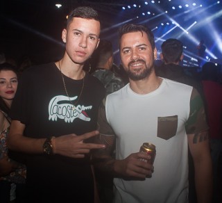 
<a style='margin-left: 5px;' class='btn btn-xs btn-social btn-facebook' href='https://www.facebook.com/sharer/sharer.php?u=https://www.galeramix.com.br/imagem/a82/800-800-90/conteudo/site_galerias/82/festa-do-caminhoneiro-tijucas-hugo-e-thiago-tijucas-73.jpg' rel='popup' data-width='500' data-height='400'><i class='fa fa-facebook'></i>Compartilhar <span class='hidden-xs'>no Facebook</span>
</a> 
<a class='btn btn-default btn-xs' target='_blank' href='imagem/a82/800-800-90/conteudo/site_galerias/82/festa-do-caminhoneiro-tijucas-hugo-e-thiago-tijucas-73.jpg'>
<span class='glyphicon glyphicon-cloud-download'></span> Salvar
</a>
