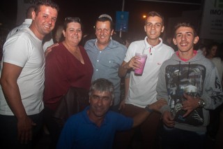 
<a style='margin-left: 5px;' class='btn btn-xs btn-social btn-facebook' href='https://www.facebook.com/sharer/sharer.php?u=https://www.galeramix.com.br/imagem/a82/800-800-90/conteudo/site_galerias/82/festa-do-caminhoneiro-tijucas-hugo-e-thiago-tijucas-78.jpg' rel='popup' data-width='500' data-height='400'><i class='fa fa-facebook'></i>Compartilhar <span class='hidden-xs'>no Facebook</span>
</a> 
<a class='btn btn-default btn-xs' target='_blank' href='imagem/a82/800-800-90/conteudo/site_galerias/82/festa-do-caminhoneiro-tijucas-hugo-e-thiago-tijucas-78.jpg'>
<span class='glyphicon glyphicon-cloud-download'></span> Salvar
</a>
