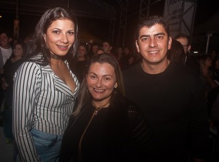 
<a style='margin-left: 5px;' class='btn btn-xs btn-social btn-facebook' href='https://www.facebook.com/sharer/sharer.php?u=https://www.galeramix.com.br/imagem/a82/800-800-90/conteudo/site_galerias/82/festa-do-caminhoneiro-tijucas-hugo-e-thiago-tijucas-80.jpg' rel='popup' data-width='500' data-height='400'><i class='fa fa-facebook'></i>Compartilhar <span class='hidden-xs'>no Facebook</span>
</a> 
<a class='btn btn-default btn-xs' target='_blank' href='imagem/a82/800-800-90/conteudo/site_galerias/82/festa-do-caminhoneiro-tijucas-hugo-e-thiago-tijucas-80.jpg'>
<span class='glyphicon glyphicon-cloud-download'></span> Salvar
</a>
