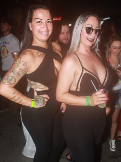 
                                <a style='margin-left: 5px;' class='btn btn-xs btn-social btn-facebook' href='https://www.facebook.com/sharer/sharer.php?u=https://www.galeramix.com.br/imagem/a84/800-800-90/conteudo/site_galerias/84/feijoada-do-jean-negao-galera-mix-10.jpg' rel='popup' data-width='500' data-height='400'><i class='fa fa-facebook'></i>Compartilhar <span class='hidden-xs'>no Facebook</span>
                            </a> 
                            <a class='btn btn-default btn-xs' target='_blank' href='imagem/a84/800-800-90/conteudo/site_galerias/84/feijoada-do-jean-negao-galera-mix-10.jpg'>
                                <span class='glyphicon glyphicon-cloud-download'></span> Salvar
                            </a>
                            