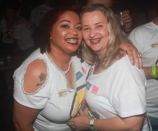 
                        <a style='margin-left: 5px;' class='btn btn-xs btn-social btn-facebook' href='https://www.facebook.com/sharer/sharer.php?u=https://www.galeramix.com.br/imagem/a84/800-800-90/conteudo/site_galerias/84/feijoada-do-jean-negao-galera-mix-12.jpg' rel='popup' data-width='500' data-height='400'><i class='fa fa-facebook'></i>Compartilhar <span class='hidden-xs'>no Facebook</span>
                    </a> 
                    <a class='btn btn-default btn-xs' target='_blank' href='imagem/a84/800-800-90/conteudo/site_galerias/84/feijoada-do-jean-negao-galera-mix-12.jpg'>
                        <span class='glyphicon glyphicon-cloud-download'></span> Salvar
                    </a>
                    