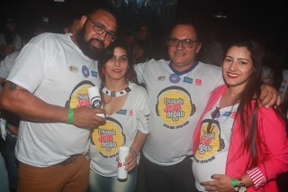 
                    <a style='margin-left: 5px;' class='btn btn-xs btn-social btn-facebook' href='https://www.facebook.com/sharer/sharer.php?u=https://www.galeramix.com.br/imagem/a84/800-800-90/conteudo/site_galerias/84/feijoada-do-jean-negao-galera-mix-13.jpg' rel='popup' data-width='500' data-height='400'><i class='fa fa-facebook'></i>Compartilhar <span class='hidden-xs'>no Facebook</span>
                </a> 
                <a class='btn btn-default btn-xs' target='_blank' href='imagem/a84/800-800-90/conteudo/site_galerias/84/feijoada-do-jean-negao-galera-mix-13.jpg'>
                    <span class='glyphicon glyphicon-cloud-download'></span> Salvar
                </a>
                