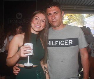 
        <a style='margin-left: 5px;' class='btn btn-xs btn-social btn-facebook' href='https://www.facebook.com/sharer/sharer.php?u=https://www.galeramix.com.br/imagem/a84/800-800-90/conteudo/site_galerias/84/feijoada-do-jean-negao-galera-mix-16.jpg' rel='popup' data-width='500' data-height='400'><i class='fa fa-facebook'></i>Compartilhar <span class='hidden-xs'>no Facebook</span>
    </a> 
    <a class='btn btn-default btn-xs' target='_blank' href='imagem/a84/800-800-90/conteudo/site_galerias/84/feijoada-do-jean-negao-galera-mix-16.jpg'>
        <span class='glyphicon glyphicon-cloud-download'></span> Salvar
    </a>
    