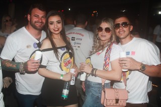 
<a style='margin-left: 5px;' class='btn btn-xs btn-social btn-facebook' href='https://www.facebook.com/sharer/sharer.php?u=https://www.galeramix.com.br/imagem/a84/800-800-90/conteudo/site_galerias/84/feijoada-do-jean-negao-galera-mix-21.jpg' rel='popup' data-width='500' data-height='400'><i class='fa fa-facebook'></i>Compartilhar <span class='hidden-xs'>no Facebook</span>
</a> 
<a class='btn btn-default btn-xs' target='_blank' href='imagem/a84/800-800-90/conteudo/site_galerias/84/feijoada-do-jean-negao-galera-mix-21.jpg'>
<span class='glyphicon glyphicon-cloud-download'></span> Salvar
</a>
