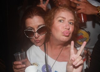 
<a style='margin-left: 5px;' class='btn btn-xs btn-social btn-facebook' href='https://www.facebook.com/sharer/sharer.php?u=https://www.galeramix.com.br/imagem/a84/800-800-90/conteudo/site_galerias/84/feijoada-do-jean-negao-galera-mix-24.jpg' rel='popup' data-width='500' data-height='400'><i class='fa fa-facebook'></i>Compartilhar <span class='hidden-xs'>no Facebook</span>
</a> 
<a class='btn btn-default btn-xs' target='_blank' href='imagem/a84/800-800-90/conteudo/site_galerias/84/feijoada-do-jean-negao-galera-mix-24.jpg'>
<span class='glyphicon glyphicon-cloud-download'></span> Salvar
</a>
