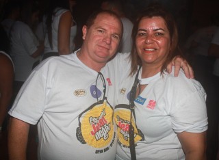 
<a style='margin-left: 5px;' class='btn btn-xs btn-social btn-facebook' href='https://www.facebook.com/sharer/sharer.php?u=https://www.galeramix.com.br/imagem/a84/800-800-90/conteudo/site_galerias/84/feijoada-do-jean-negao-galera-mix-26.jpg' rel='popup' data-width='500' data-height='400'><i class='fa fa-facebook'></i>Compartilhar <span class='hidden-xs'>no Facebook</span>
</a> 
<a class='btn btn-default btn-xs' target='_blank' href='imagem/a84/800-800-90/conteudo/site_galerias/84/feijoada-do-jean-negao-galera-mix-26.jpg'>
<span class='glyphicon glyphicon-cloud-download'></span> Salvar
</a>
