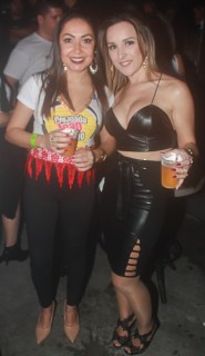 
<a style='margin-left: 5px;' class='btn btn-xs btn-social btn-facebook' href='https://www.facebook.com/sharer/sharer.php?u=https://www.galeramix.com.br/imagem/a84/800-800-90/conteudo/site_galerias/84/feijoada-do-jean-negao-galera-mix-27.jpg' rel='popup' data-width='500' data-height='400'><i class='fa fa-facebook'></i>Compartilhar <span class='hidden-xs'>no Facebook</span>
</a> 
<a class='btn btn-default btn-xs' target='_blank' href='imagem/a84/800-800-90/conteudo/site_galerias/84/feijoada-do-jean-negao-galera-mix-27.jpg'>
<span class='glyphicon glyphicon-cloud-download'></span> Salvar
</a>
