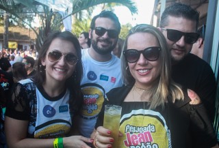 
<a style='margin-left: 5px;' class='btn btn-xs btn-social btn-facebook' href='https://www.facebook.com/sharer/sharer.php?u=https://www.galeramix.com.br/imagem/a84/800-800-90/conteudo/site_galerias/84/feijoada-do-jean-negao-galera-mix-29.jpg' rel='popup' data-width='500' data-height='400'><i class='fa fa-facebook'></i>Compartilhar <span class='hidden-xs'>no Facebook</span>
</a> 
<a class='btn btn-default btn-xs' target='_blank' href='imagem/a84/800-800-90/conteudo/site_galerias/84/feijoada-do-jean-negao-galera-mix-29.jpg'>
<span class='glyphicon glyphicon-cloud-download'></span> Salvar
</a>
