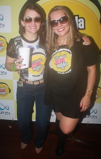 
<a style='margin-left: 5px;' class='btn btn-xs btn-social btn-facebook' href='https://www.facebook.com/sharer/sharer.php?u=https://www.galeramix.com.br/imagem/a84/800-800-90/conteudo/site_galerias/84/feijoada-do-jean-negao-galera-mix-3.jpg' rel='popup' data-width='500' data-height='400'><i class='fa fa-facebook'></i>Compartilhar <span class='hidden-xs'>no Facebook</span>
</a> 
<a class='btn btn-default btn-xs' target='_blank' href='imagem/a84/800-800-90/conteudo/site_galerias/84/feijoada-do-jean-negao-galera-mix-3.jpg'>
<span class='glyphicon glyphicon-cloud-download'></span> Salvar
</a>
