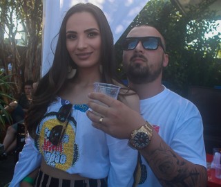 
<a style='margin-left: 5px;' class='btn btn-xs btn-social btn-facebook' href='https://www.facebook.com/sharer/sharer.php?u=https://www.galeramix.com.br/imagem/a84/800-800-90/conteudo/site_galerias/84/feijoada-do-jean-negao-galera-mix-32.jpg' rel='popup' data-width='500' data-height='400'><i class='fa fa-facebook'></i>Compartilhar <span class='hidden-xs'>no Facebook</span>
</a> 
<a class='btn btn-default btn-xs' target='_blank' href='imagem/a84/800-800-90/conteudo/site_galerias/84/feijoada-do-jean-negao-galera-mix-32.jpg'>
<span class='glyphicon glyphicon-cloud-download'></span> Salvar
</a>
