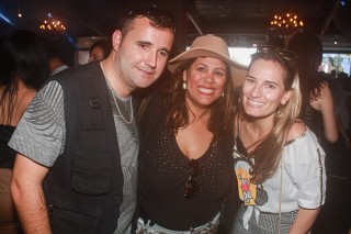 
<a style='margin-left: 5px;' class='btn btn-xs btn-social btn-facebook' href='https://www.facebook.com/sharer/sharer.php?u=https://www.galeramix.com.br/imagem/a84/800-800-90/conteudo/site_galerias/84/feijoada-do-jean-negao-galera-mix-35.jpg' rel='popup' data-width='500' data-height='400'><i class='fa fa-facebook'></i>Compartilhar <span class='hidden-xs'>no Facebook</span>
</a> 
<a class='btn btn-default btn-xs' target='_blank' href='imagem/a84/800-800-90/conteudo/site_galerias/84/feijoada-do-jean-negao-galera-mix-35.jpg'>
<span class='glyphicon glyphicon-cloud-download'></span> Salvar
</a>
