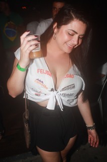 
<a style='margin-left: 5px;' class='btn btn-xs btn-social btn-facebook' href='https://www.facebook.com/sharer/sharer.php?u=https://www.galeramix.com.br/imagem/a84/800-800-90/conteudo/site_galerias/84/feijoada-do-jean-negao-galera-mix-39.jpg' rel='popup' data-width='500' data-height='400'><i class='fa fa-facebook'></i>Compartilhar <span class='hidden-xs'>no Facebook</span>
</a> 
<a class='btn btn-default btn-xs' target='_blank' href='imagem/a84/800-800-90/conteudo/site_galerias/84/feijoada-do-jean-negao-galera-mix-39.jpg'>
<span class='glyphicon glyphicon-cloud-download'></span> Salvar
</a>
