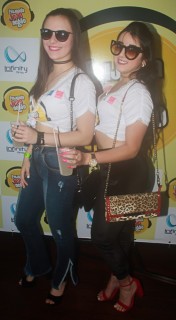 
<a style='margin-left: 5px;' class='btn btn-xs btn-social btn-facebook' href='https://www.facebook.com/sharer/sharer.php?u=https://www.galeramix.com.br/imagem/a84/800-800-90/conteudo/site_galerias/84/feijoada-do-jean-negao-galera-mix-4.jpg' rel='popup' data-width='500' data-height='400'><i class='fa fa-facebook'></i>Compartilhar <span class='hidden-xs'>no Facebook</span>
</a> 
<a class='btn btn-default btn-xs' target='_blank' href='imagem/a84/800-800-90/conteudo/site_galerias/84/feijoada-do-jean-negao-galera-mix-4.jpg'>
<span class='glyphicon glyphicon-cloud-download'></span> Salvar
</a>
