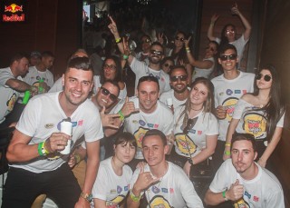 
<a style='margin-left: 5px;' class='btn btn-xs btn-social btn-facebook' href='https://www.facebook.com/sharer/sharer.php?u=https://www.galeramix.com.br/imagem/a84/800-800-90/conteudo/site_galerias/84/feijoada-do-jean-negao-galera-mix-40.jpg' rel='popup' data-width='500' data-height='400'><i class='fa fa-facebook'></i>Compartilhar <span class='hidden-xs'>no Facebook</span>
</a> 
<a class='btn btn-default btn-xs' target='_blank' href='imagem/a84/800-800-90/conteudo/site_galerias/84/feijoada-do-jean-negao-galera-mix-40.jpg'>
<span class='glyphicon glyphicon-cloud-download'></span> Salvar
</a>
