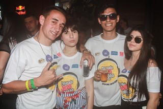 
<a style='margin-left: 5px;' class='btn btn-xs btn-social btn-facebook' href='https://www.facebook.com/sharer/sharer.php?u=https://www.galeramix.com.br/imagem/a84/800-800-90/conteudo/site_galerias/84/feijoada-do-jean-negao-galera-mix-41.jpg' rel='popup' data-width='500' data-height='400'><i class='fa fa-facebook'></i>Compartilhar <span class='hidden-xs'>no Facebook</span>
</a> 
<a class='btn btn-default btn-xs' target='_blank' href='imagem/a84/800-800-90/conteudo/site_galerias/84/feijoada-do-jean-negao-galera-mix-41.jpg'>
<span class='glyphicon glyphicon-cloud-download'></span> Salvar
</a>
