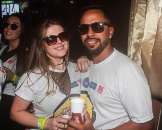 
<a style='margin-left: 5px;' class='btn btn-xs btn-social btn-facebook' href='https://www.facebook.com/sharer/sharer.php?u=https://www.galeramix.com.br/imagem/a84/800-800-90/conteudo/site_galerias/84/feijoada-do-jean-negao-galera-mix-44.jpg' rel='popup' data-width='500' data-height='400'><i class='fa fa-facebook'></i>Compartilhar <span class='hidden-xs'>no Facebook</span>
</a> 
<a class='btn btn-default btn-xs' target='_blank' href='imagem/a84/800-800-90/conteudo/site_galerias/84/feijoada-do-jean-negao-galera-mix-44.jpg'>
<span class='glyphicon glyphicon-cloud-download'></span> Salvar
</a>
