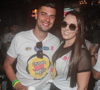 
<a style='margin-left: 5px;' class='btn btn-xs btn-social btn-facebook' href='https://www.facebook.com/sharer/sharer.php?u=https://www.galeramix.com.br/imagem/a84/800-800-90/conteudo/site_galerias/84/feijoada-do-jean-negao-galera-mix-45.jpg' rel='popup' data-width='500' data-height='400'><i class='fa fa-facebook'></i>Compartilhar <span class='hidden-xs'>no Facebook</span>
</a> 
<a class='btn btn-default btn-xs' target='_blank' href='imagem/a84/800-800-90/conteudo/site_galerias/84/feijoada-do-jean-negao-galera-mix-45.jpg'>
<span class='glyphicon glyphicon-cloud-download'></span> Salvar
</a>
