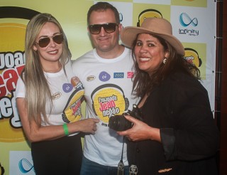 
<a style='margin-left: 5px;' class='btn btn-xs btn-social btn-facebook' href='https://www.facebook.com/sharer/sharer.php?u=https://www.galeramix.com.br/imagem/a84/800-800-90/conteudo/site_galerias/84/feijoada-do-jean-negao-galera-mix-50.jpg' rel='popup' data-width='500' data-height='400'><i class='fa fa-facebook'></i>Compartilhar <span class='hidden-xs'>no Facebook</span>
</a> 
<a class='btn btn-default btn-xs' target='_blank' href='imagem/a84/800-800-90/conteudo/site_galerias/84/feijoada-do-jean-negao-galera-mix-50.jpg'>
<span class='glyphicon glyphicon-cloud-download'></span> Salvar
</a>
