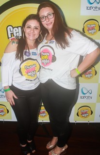 
<a style='margin-left: 5px;' class='btn btn-xs btn-social btn-facebook' href='https://www.facebook.com/sharer/sharer.php?u=https://www.galeramix.com.br/imagem/a84/800-800-90/conteudo/site_galerias/84/feijoada-do-jean-negao-galera-mix-53.jpg' rel='popup' data-width='500' data-height='400'><i class='fa fa-facebook'></i>Compartilhar <span class='hidden-xs'>no Facebook</span>
</a> 
<a class='btn btn-default btn-xs' target='_blank' href='imagem/a84/800-800-90/conteudo/site_galerias/84/feijoada-do-jean-negao-galera-mix-53.jpg'>
<span class='glyphicon glyphicon-cloud-download'></span> Salvar
</a>
