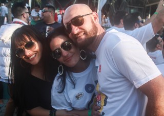 
<a style='margin-left: 5px;' class='btn btn-xs btn-social btn-facebook' href='https://www.facebook.com/sharer/sharer.php?u=https://www.galeramix.com.br/imagem/a84/800-800-90/conteudo/site_galerias/84/feijoada-do-jean-negao-galera-mix-56.jpg' rel='popup' data-width='500' data-height='400'><i class='fa fa-facebook'></i>Compartilhar <span class='hidden-xs'>no Facebook</span>
</a> 
<a class='btn btn-default btn-xs' target='_blank' href='imagem/a84/800-800-90/conteudo/site_galerias/84/feijoada-do-jean-negao-galera-mix-56.jpg'>
<span class='glyphicon glyphicon-cloud-download'></span> Salvar
</a>
