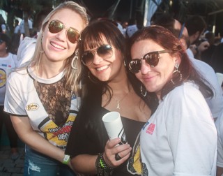 
<a style='margin-left: 5px;' class='btn btn-xs btn-social btn-facebook' href='https://www.facebook.com/sharer/sharer.php?u=https://www.galeramix.com.br/imagem/a84/800-800-90/conteudo/site_galerias/84/feijoada-do-jean-negao-galera-mix-57.jpg' rel='popup' data-width='500' data-height='400'><i class='fa fa-facebook'></i>Compartilhar <span class='hidden-xs'>no Facebook</span>
</a> 
<a class='btn btn-default btn-xs' target='_blank' href='imagem/a84/800-800-90/conteudo/site_galerias/84/feijoada-do-jean-negao-galera-mix-57.jpg'>
<span class='glyphicon glyphicon-cloud-download'></span> Salvar
</a>
