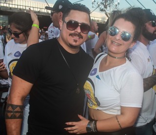 
<a style='margin-left: 5px;' class='btn btn-xs btn-social btn-facebook' href='https://www.facebook.com/sharer/sharer.php?u=https://www.galeramix.com.br/imagem/a84/800-800-90/conteudo/site_galerias/84/feijoada-do-jean-negao-galera-mix-59.jpg' rel='popup' data-width='500' data-height='400'><i class='fa fa-facebook'></i>Compartilhar <span class='hidden-xs'>no Facebook</span>
</a> 
<a class='btn btn-default btn-xs' target='_blank' href='imagem/a84/800-800-90/conteudo/site_galerias/84/feijoada-do-jean-negao-galera-mix-59.jpg'>
<span class='glyphicon glyphicon-cloud-download'></span> Salvar
</a>
