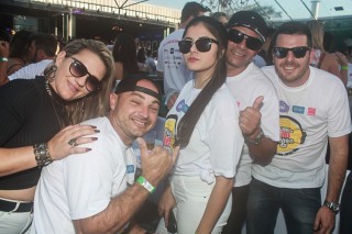 
<a style='margin-left: 5px;' class='btn btn-xs btn-social btn-facebook' href='https://www.facebook.com/sharer/sharer.php?u=https://www.galeramix.com.br/imagem/a84/800-800-90/conteudo/site_galerias/84/feijoada-do-jean-negao-galera-mix-60.jpg' rel='popup' data-width='500' data-height='400'><i class='fa fa-facebook'></i>Compartilhar <span class='hidden-xs'>no Facebook</span>
</a> 
<a class='btn btn-default btn-xs' target='_blank' href='imagem/a84/800-800-90/conteudo/site_galerias/84/feijoada-do-jean-negao-galera-mix-60.jpg'>
<span class='glyphicon glyphicon-cloud-download'></span> Salvar
</a>
