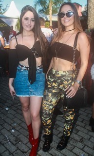 
<a style='margin-left: 5px;' class='btn btn-xs btn-social btn-facebook' href='https://www.facebook.com/sharer/sharer.php?u=https://www.galeramix.com.br/imagem/a84/800-800-90/conteudo/site_galerias/84/feijoada-do-jean-negao-galera-mix-68.jpg' rel='popup' data-width='500' data-height='400'><i class='fa fa-facebook'></i>Compartilhar <span class='hidden-xs'>no Facebook</span>
</a> 
<a class='btn btn-default btn-xs' target='_blank' href='imagem/a84/800-800-90/conteudo/site_galerias/84/feijoada-do-jean-negao-galera-mix-68.jpg'>
<span class='glyphicon glyphicon-cloud-download'></span> Salvar
</a>
