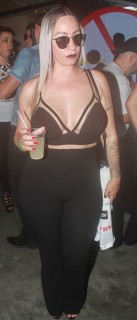 
<a style='margin-left: 5px;' class='btn btn-xs btn-social btn-facebook' href='https://www.facebook.com/sharer/sharer.php?u=https://www.galeramix.com.br/imagem/a84/800-800-90/conteudo/site_galerias/84/feijoada-do-jean-negao-galera-mix-7.jpg' rel='popup' data-width='500' data-height='400'><i class='fa fa-facebook'></i>Compartilhar <span class='hidden-xs'>no Facebook</span>
</a> 
<a class='btn btn-default btn-xs' target='_blank' href='imagem/a84/800-800-90/conteudo/site_galerias/84/feijoada-do-jean-negao-galera-mix-7.jpg'>
<span class='glyphicon glyphicon-cloud-download'></span> Salvar
</a>
