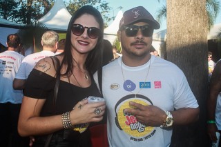 
<a style='margin-left: 5px;' class='btn btn-xs btn-social btn-facebook' href='https://www.facebook.com/sharer/sharer.php?u=https://www.galeramix.com.br/imagem/a84/800-800-90/conteudo/site_galerias/84/feijoada-do-jean-negao-galera-mix-70.jpg' rel='popup' data-width='500' data-height='400'><i class='fa fa-facebook'></i>Compartilhar <span class='hidden-xs'>no Facebook</span>
</a> 
<a class='btn btn-default btn-xs' target='_blank' href='imagem/a84/800-800-90/conteudo/site_galerias/84/feijoada-do-jean-negao-galera-mix-70.jpg'>
<span class='glyphicon glyphicon-cloud-download'></span> Salvar
</a>
