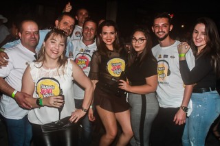 
<a style='margin-left: 5px;' class='btn btn-xs btn-social btn-facebook' href='https://www.facebook.com/sharer/sharer.php?u=https://www.galeramix.com.br/imagem/a84/800-800-90/conteudo/site_galerias/84/feijoada-do-jean-negao-galera-mix-71.jpg' rel='popup' data-width='500' data-height='400'><i class='fa fa-facebook'></i>Compartilhar <span class='hidden-xs'>no Facebook</span>
</a> 
<a class='btn btn-default btn-xs' target='_blank' href='imagem/a84/800-800-90/conteudo/site_galerias/84/feijoada-do-jean-negao-galera-mix-71.jpg'>
<span class='glyphicon glyphicon-cloud-download'></span> Salvar
</a>
