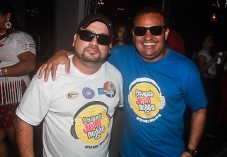 
<a style='margin-left: 5px;' class='btn btn-xs btn-social btn-facebook' href='https://www.facebook.com/sharer/sharer.php?u=https://www.galeramix.com.br/imagem/a84/800-800-90/conteudo/site_galerias/84/feijoada-do-jean-negao-galera-mix-74.jpg' rel='popup' data-width='500' data-height='400'><i class='fa fa-facebook'></i>Compartilhar <span class='hidden-xs'>no Facebook</span>
</a> 
<a class='btn btn-default btn-xs' target='_blank' href='imagem/a84/800-800-90/conteudo/site_galerias/84/feijoada-do-jean-negao-galera-mix-74.jpg'>
<span class='glyphicon glyphicon-cloud-download'></span> Salvar
</a>
