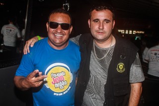 
<a style='margin-left: 5px;' class='btn btn-xs btn-social btn-facebook' href='https://www.facebook.com/sharer/sharer.php?u=https://www.galeramix.com.br/imagem/a84/800-800-90/conteudo/site_galerias/84/feijoada-do-jean-negao-galera-mix-75.jpg' rel='popup' data-width='500' data-height='400'><i class='fa fa-facebook'></i>Compartilhar <span class='hidden-xs'>no Facebook</span>
</a> 
<a class='btn btn-default btn-xs' target='_blank' href='imagem/a84/800-800-90/conteudo/site_galerias/84/feijoada-do-jean-negao-galera-mix-75.jpg'>
<span class='glyphicon glyphicon-cloud-download'></span> Salvar
</a>
