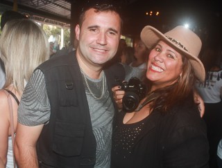 
<a style='margin-left: 5px;' class='btn btn-xs btn-social btn-facebook' href='https://www.facebook.com/sharer/sharer.php?u=https://www.galeramix.com.br/imagem/a84/800-800-90/conteudo/site_galerias/84/feijoada-do-jean-negao-galera-mix-8.jpg' rel='popup' data-width='500' data-height='400'><i class='fa fa-facebook'></i>Compartilhar <span class='hidden-xs'>no Facebook</span>
</a> 
<a class='btn btn-default btn-xs' target='_blank' href='imagem/a84/800-800-90/conteudo/site_galerias/84/feijoada-do-jean-negao-galera-mix-8.jpg'>
<span class='glyphicon glyphicon-cloud-download'></span> Salvar
</a>
