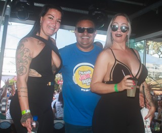 
<a style='margin-left: 5px;' class='btn btn-xs btn-social btn-facebook' href='https://www.facebook.com/sharer/sharer.php?u=https://www.galeramix.com.br/imagem/a84/800-800-90/conteudo/site_galerias/84/feijoada-do-jean-negao-galera-mix-9.jpg' rel='popup' data-width='500' data-height='400'><i class='fa fa-facebook'></i>Compartilhar <span class='hidden-xs'>no Facebook</span>
</a> 
<a class='btn btn-default btn-xs' target='_blank' href='imagem/a84/800-800-90/conteudo/site_galerias/84/feijoada-do-jean-negao-galera-mix-9.jpg'>
<span class='glyphicon glyphicon-cloud-download'></span> Salvar
</a>
