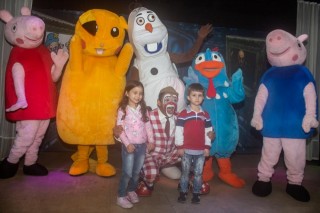 
<a style='margin-left: 5px;' class='btn btn-xs btn-social btn-facebook' href='https://www.facebook.com/sharer/sharer.php?u=https://www.galeramix.com.br/imagem/a85/800-800-90/conteudo/site_galerias/85/img2963.jpg' rel='popup' data-width='500' data-height='400'><i class='fa fa-facebook'></i>Compartilhar <span class='hidden-xs'>no Facebook</span>
</a> 
<a class='btn btn-default btn-xs' target='_blank' href='imagem/a85/800-800-90/conteudo/site_galerias/85/img2963.jpg'>
<span class='glyphicon glyphicon-cloud-download'></span> Salvar
</a>
