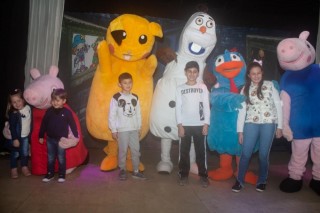 
<a style='margin-left: 5px;' class='btn btn-xs btn-social btn-facebook' href='https://www.facebook.com/sharer/sharer.php?u=https://www.galeramix.com.br/imagem/a85/800-800-90/conteudo/site_galerias/85/img2971.jpg' rel='popup' data-width='500' data-height='400'><i class='fa fa-facebook'></i>Compartilhar <span class='hidden-xs'>no Facebook</span>
</a> 
<a class='btn btn-default btn-xs' target='_blank' href='imagem/a85/800-800-90/conteudo/site_galerias/85/img2971.jpg'>
<span class='glyphicon glyphicon-cloud-download'></span> Salvar
</a>
