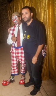 
<a style='margin-left: 5px;' class='btn btn-xs btn-social btn-facebook' href='https://www.facebook.com/sharer/sharer.php?u=https://www.galeramix.com.br/imagem/a85/800-800-90/conteudo/site_galerias/85/img2977.jpg' rel='popup' data-width='500' data-height='400'><i class='fa fa-facebook'></i>Compartilhar <span class='hidden-xs'>no Facebook</span>
</a> 
<a class='btn btn-default btn-xs' target='_blank' href='imagem/a85/800-800-90/conteudo/site_galerias/85/img2977.jpg'>
<span class='glyphicon glyphicon-cloud-download'></span> Salvar
</a>
