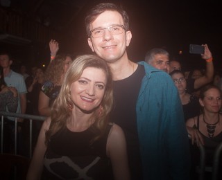 
                                <a style='margin-left: 5px;' class='btn btn-xs btn-social btn-facebook' href='https://www.facebook.com/sharer/sharer.php?u=https://www.galeramix.com.br/imagem/a86/800-800-90/conteudo/site_galerias/86/skank-petry-galera-mix-10.jpg' rel='popup' data-width='500' data-height='400'><i class='fa fa-facebook'></i>Compartilhar <span class='hidden-xs'>no Facebook</span>
                            </a> 
                            <a class='btn btn-default btn-xs' target='_blank' href='imagem/a86/800-800-90/conteudo/site_galerias/86/skank-petry-galera-mix-10.jpg'>
                                <span class='glyphicon glyphicon-cloud-download'></span> Salvar
                            </a>
                            