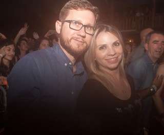 
                    <a style='margin-left: 5px;' class='btn btn-xs btn-social btn-facebook' href='https://www.facebook.com/sharer/sharer.php?u=https://www.galeramix.com.br/imagem/a86/800-800-90/conteudo/site_galerias/86/skank-petry-galera-mix-13.jpg' rel='popup' data-width='500' data-height='400'><i class='fa fa-facebook'></i>Compartilhar <span class='hidden-xs'>no Facebook</span>
                </a> 
                <a class='btn btn-default btn-xs' target='_blank' href='imagem/a86/800-800-90/conteudo/site_galerias/86/skank-petry-galera-mix-13.jpg'>
                    <span class='glyphicon glyphicon-cloud-download'></span> Salvar
                </a>
                