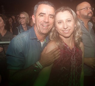 
                <a style='margin-left: 5px;' class='btn btn-xs btn-social btn-facebook' href='https://www.facebook.com/sharer/sharer.php?u=https://www.galeramix.com.br/imagem/a86/800-800-90/conteudo/site_galerias/86/skank-petry-galera-mix-14.jpg' rel='popup' data-width='500' data-height='400'><i class='fa fa-facebook'></i>Compartilhar <span class='hidden-xs'>no Facebook</span>
            </a> 
            <a class='btn btn-default btn-xs' target='_blank' href='imagem/a86/800-800-90/conteudo/site_galerias/86/skank-petry-galera-mix-14.jpg'>
                <span class='glyphicon glyphicon-cloud-download'></span> Salvar
            </a>
            