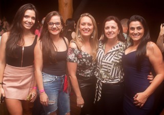 
<a style='margin-left: 5px;' class='btn btn-xs btn-social btn-facebook' href='https://www.facebook.com/sharer/sharer.php?u=https://www.galeramix.com.br/imagem/a86/800-800-90/conteudo/site_galerias/86/skank-petry-galera-mix-25.jpg' rel='popup' data-width='500' data-height='400'><i class='fa fa-facebook'></i>Compartilhar <span class='hidden-xs'>no Facebook</span>
</a> 
<a class='btn btn-default btn-xs' target='_blank' href='imagem/a86/800-800-90/conteudo/site_galerias/86/skank-petry-galera-mix-25.jpg'>
<span class='glyphicon glyphicon-cloud-download'></span> Salvar
</a>
