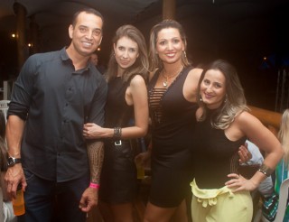 
<a style='margin-left: 5px;' class='btn btn-xs btn-social btn-facebook' href='https://www.facebook.com/sharer/sharer.php?u=https://www.galeramix.com.br/imagem/a86/800-800-90/conteudo/site_galerias/86/skank-petry-galera-mix-34.jpg' rel='popup' data-width='500' data-height='400'><i class='fa fa-facebook'></i>Compartilhar <span class='hidden-xs'>no Facebook</span>
</a> 
<a class='btn btn-default btn-xs' target='_blank' href='imagem/a86/800-800-90/conteudo/site_galerias/86/skank-petry-galera-mix-34.jpg'>
<span class='glyphicon glyphicon-cloud-download'></span> Salvar
</a>
