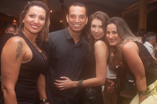 
<a style='margin-left: 5px;' class='btn btn-xs btn-social btn-facebook' href='https://www.facebook.com/sharer/sharer.php?u=https://www.galeramix.com.br/imagem/a86/800-800-90/conteudo/site_galerias/86/skank-petry-galera-mix-35.jpg' rel='popup' data-width='500' data-height='400'><i class='fa fa-facebook'></i>Compartilhar <span class='hidden-xs'>no Facebook</span>
</a> 
<a class='btn btn-default btn-xs' target='_blank' href='imagem/a86/800-800-90/conteudo/site_galerias/86/skank-petry-galera-mix-35.jpg'>
<span class='glyphicon glyphicon-cloud-download'></span> Salvar
</a>
