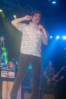 
<a style='margin-left: 5px;' class='btn btn-xs btn-social btn-facebook' href='https://www.facebook.com/sharer/sharer.php?u=https://www.galeramix.com.br/imagem/a86/800-800-90/conteudo/site_galerias/86/skank-petry-galera-mix-4.jpg' rel='popup' data-width='500' data-height='400'><i class='fa fa-facebook'></i>Compartilhar <span class='hidden-xs'>no Facebook</span>
</a> 
<a class='btn btn-default btn-xs' target='_blank' href='imagem/a86/800-800-90/conteudo/site_galerias/86/skank-petry-galera-mix-4.jpg'>
<span class='glyphicon glyphicon-cloud-download'></span> Salvar
</a>
