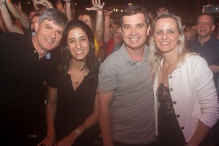 
<a style='margin-left: 5px;' class='btn btn-xs btn-social btn-facebook' href='https://www.facebook.com/sharer/sharer.php?u=https://www.galeramix.com.br/imagem/a86/800-800-90/conteudo/site_galerias/86/skank-petry-galera-mix-5.jpg' rel='popup' data-width='500' data-height='400'><i class='fa fa-facebook'></i>Compartilhar <span class='hidden-xs'>no Facebook</span>
</a> 
<a class='btn btn-default btn-xs' target='_blank' href='imagem/a86/800-800-90/conteudo/site_galerias/86/skank-petry-galera-mix-5.jpg'>
<span class='glyphicon glyphicon-cloud-download'></span> Salvar
</a>
