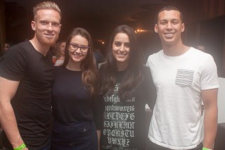 
<a style='margin-left: 5px;' class='btn btn-xs btn-social btn-facebook' href='https://www.facebook.com/sharer/sharer.php?u=https://www.galeramix.com.br/imagem/a86/800-800-90/conteudo/site_galerias/86/skank-petry-galera-mix-53.jpg' rel='popup' data-width='500' data-height='400'><i class='fa fa-facebook'></i>Compartilhar <span class='hidden-xs'>no Facebook</span>
</a> 
<a class='btn btn-default btn-xs' target='_blank' href='imagem/a86/800-800-90/conteudo/site_galerias/86/skank-petry-galera-mix-53.jpg'>
<span class='glyphicon glyphicon-cloud-download'></span> Salvar
</a>
