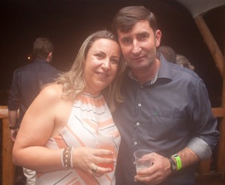 
<a style='margin-left: 5px;' class='btn btn-xs btn-social btn-facebook' href='https://www.facebook.com/sharer/sharer.php?u=https://www.galeramix.com.br/imagem/a86/800-800-90/conteudo/site_galerias/86/skank-petry-galera-mix-56.jpg' rel='popup' data-width='500' data-height='400'><i class='fa fa-facebook'></i>Compartilhar <span class='hidden-xs'>no Facebook</span>
</a> 
<a class='btn btn-default btn-xs' target='_blank' href='imagem/a86/800-800-90/conteudo/site_galerias/86/skank-petry-galera-mix-56.jpg'>
<span class='glyphicon glyphicon-cloud-download'></span> Salvar
</a>
